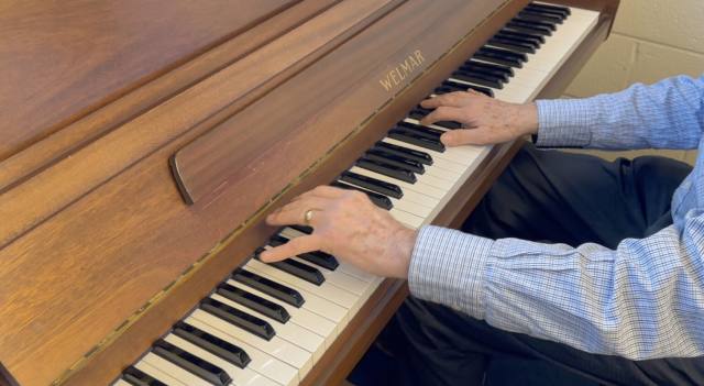 Welmar upright Piano in mahogany – Inventory thumbnail – Roberts Pianos Oxford
