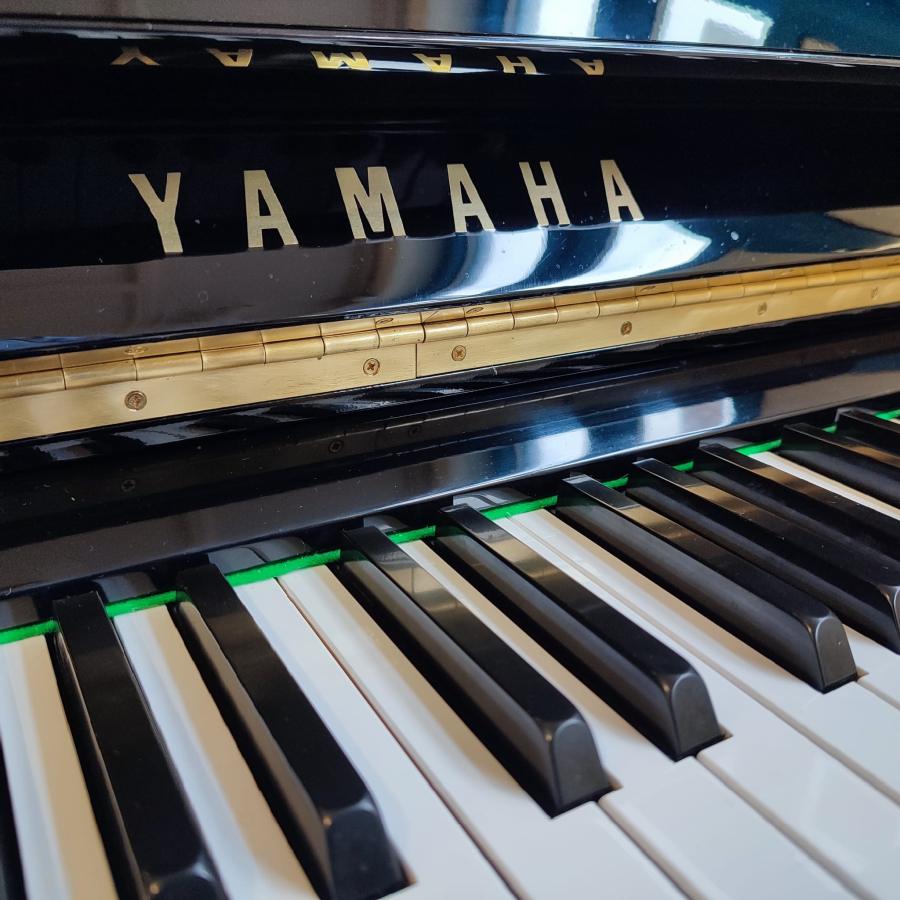 Yamaha U3H upright Piano in black polyester – Gallery image – Roberts Pianos Oxford