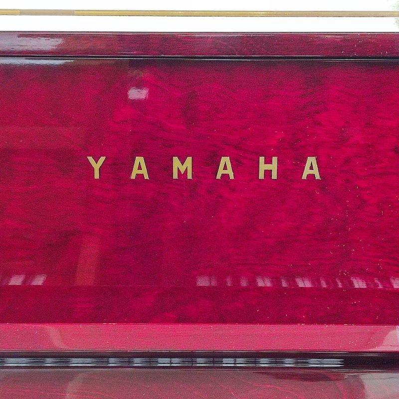 Yamaha U1 upright Piano in Gloss Mahogany – Gallery image – Roberts Pianos Oxford