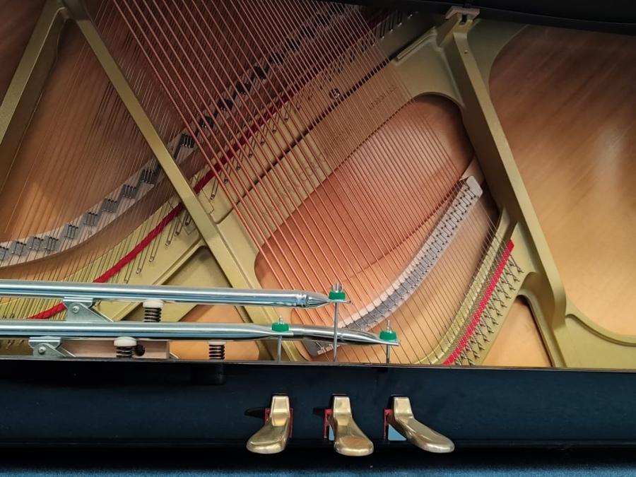 Yamaha YUS3 silent upright Piano in black polyester – Gallery image – Roberts Pianos Oxford
