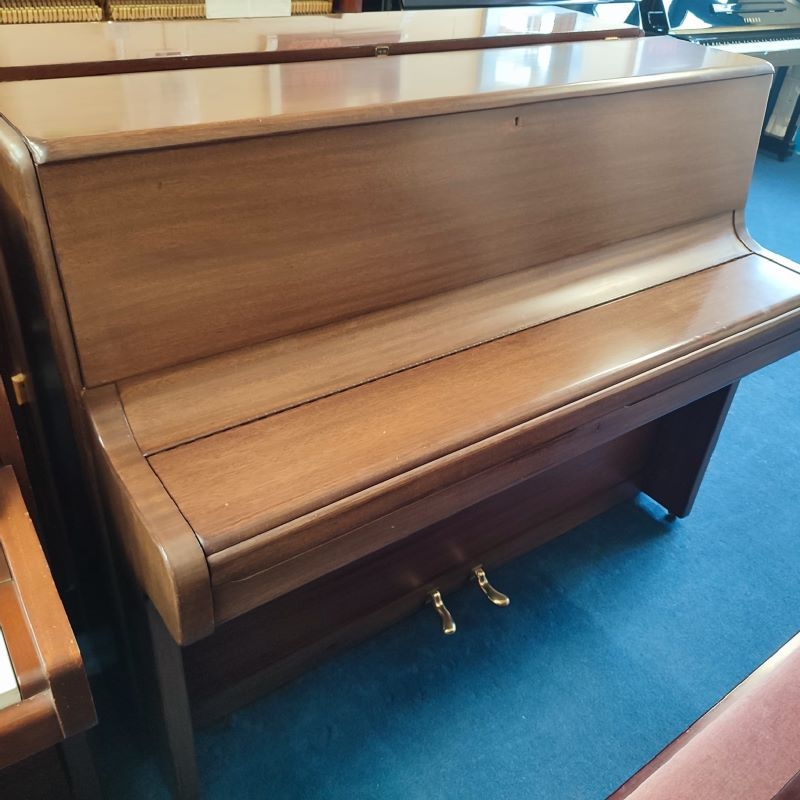 Welmar upright Piano in mahogany – Gallery image – Roberts Pianos Oxford
