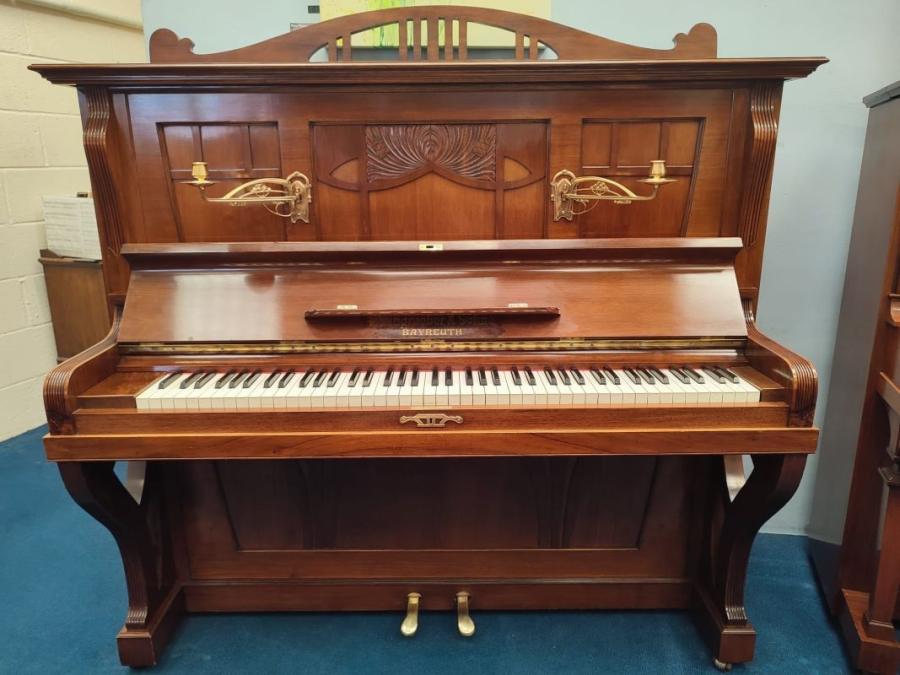 Steingraeber & Sohne upright Piano in walnut – Gallery image – Roberts Pianos Oxford