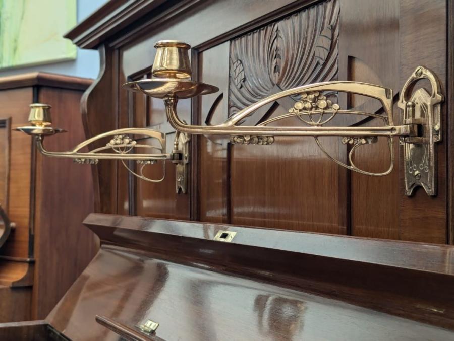 Steingraeber & Sohne upright Piano in walnut – Gallery image – Roberts Pianos Oxford