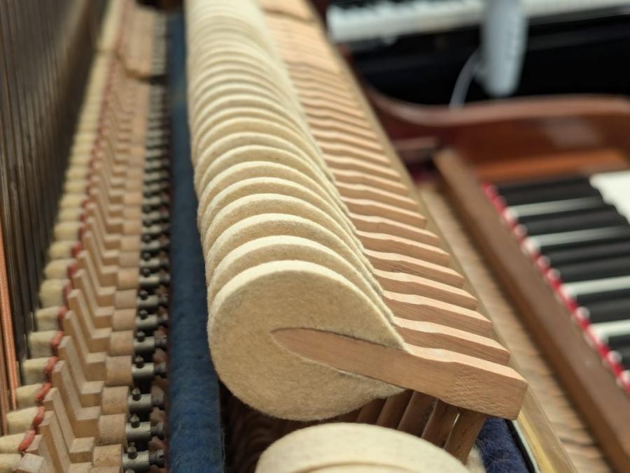 German Feurich 130 upright Piano in mahogany – Gallery image – Roberts Pianos Oxford
