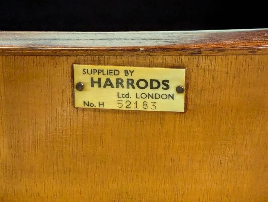 Bluthner style IVa grand Piano in flamed mahogany – Gallery image – Roberts Pianos Oxford