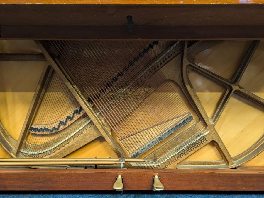 Grotrian Steinweg upright Piano in Mahogany – Gallery image – Roberts Pianos Oxford