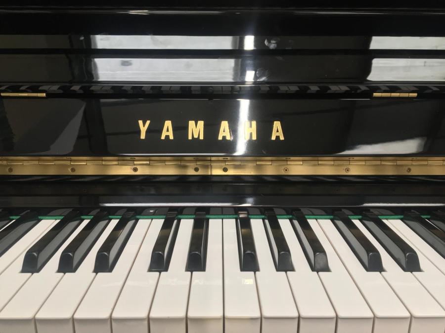 Yamaha U3G upright Piano in Black polyester – Gallery image – Roberts Pianos Oxford