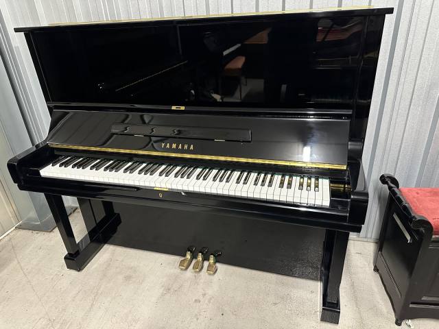 Yamaha U3H upright Piano in Black polyester – Inventory thumbnail – Roberts Pianos Oxford