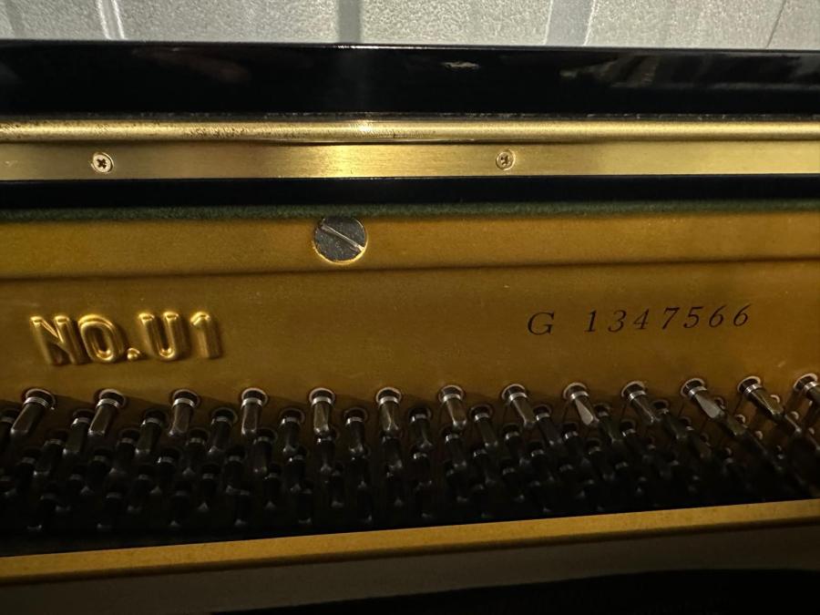 Yamaha U1G upright Piano in black polyester – Gallery image – Roberts Pianos Oxford