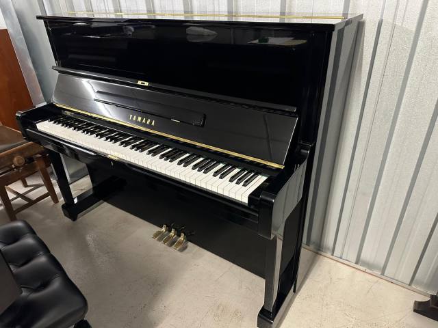 Yamaha U1G upright Piano in black polyester – Inventory thumbnail – Roberts Pianos Oxford