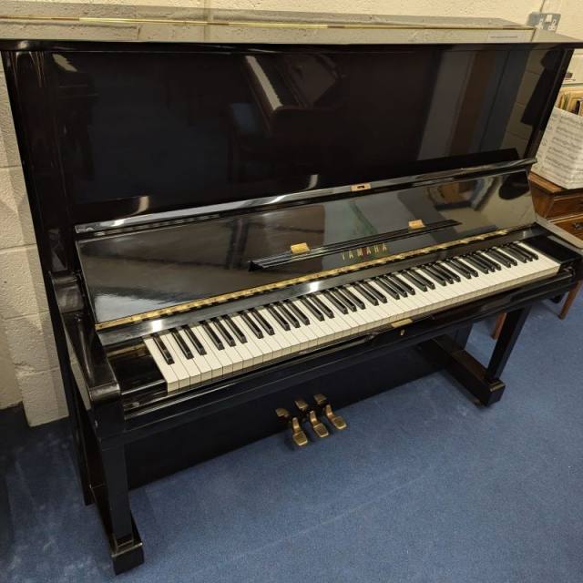 Yamaha U3H upright Piano in bright black – Inventory thumbnail – Roberts Pianos Oxford