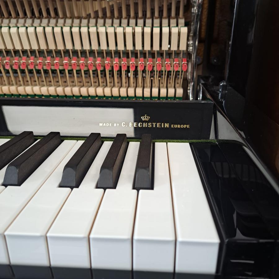 Hoffmann T122 upright Piano in Black – Gallery image – Roberts Pianos Oxford