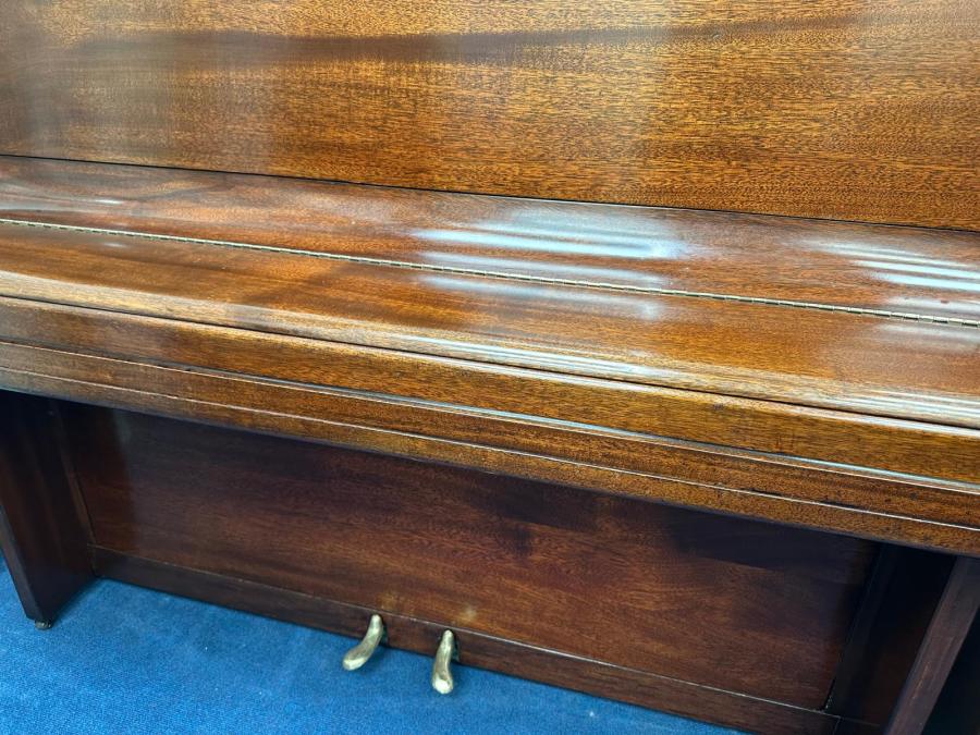 Welmar 110 upright Piano in mahogany – Gallery image – Roberts Pianos Oxford