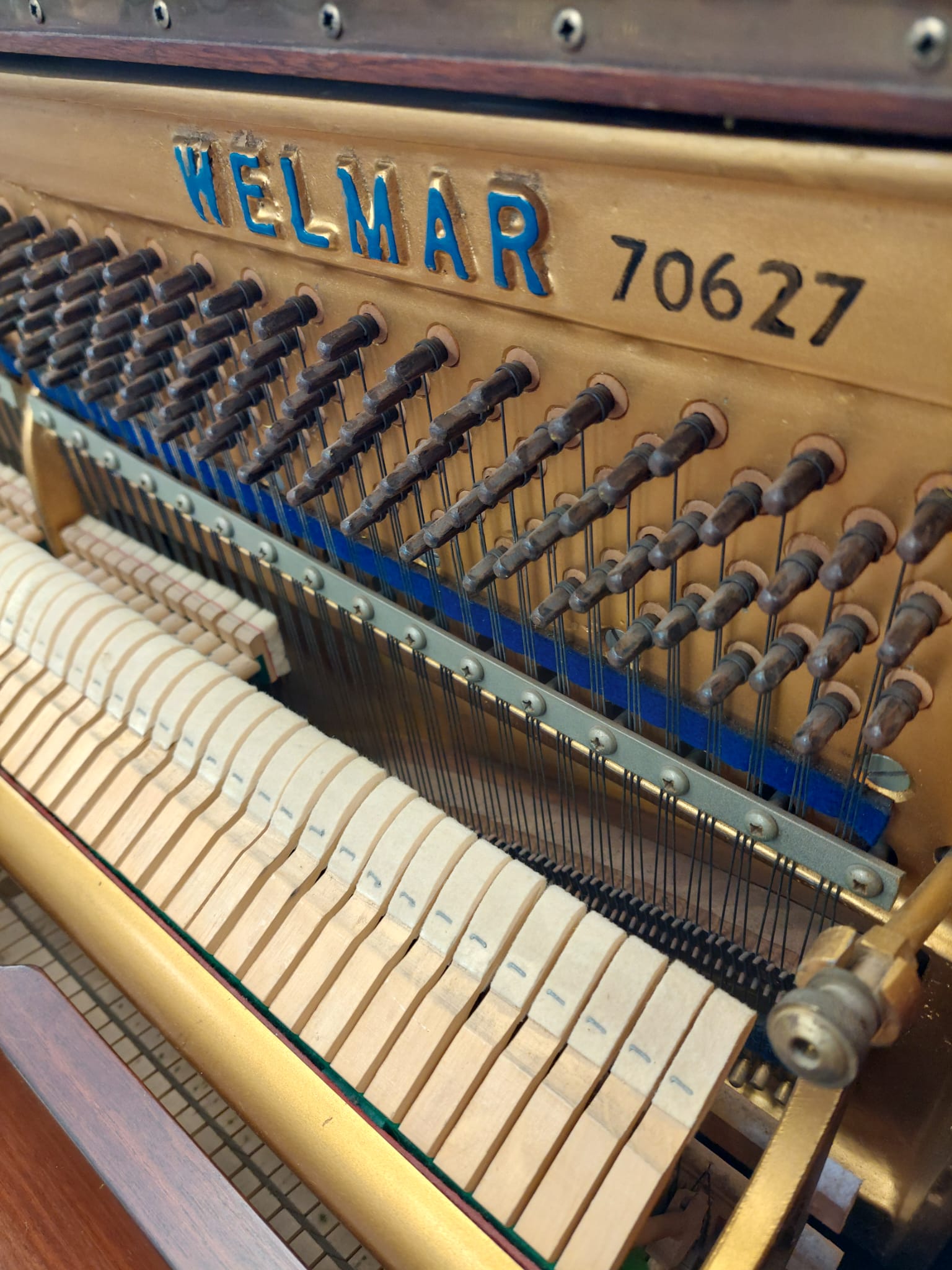 Welmar in Mahogany – Gallery image – Roberts Pianos Oxford
