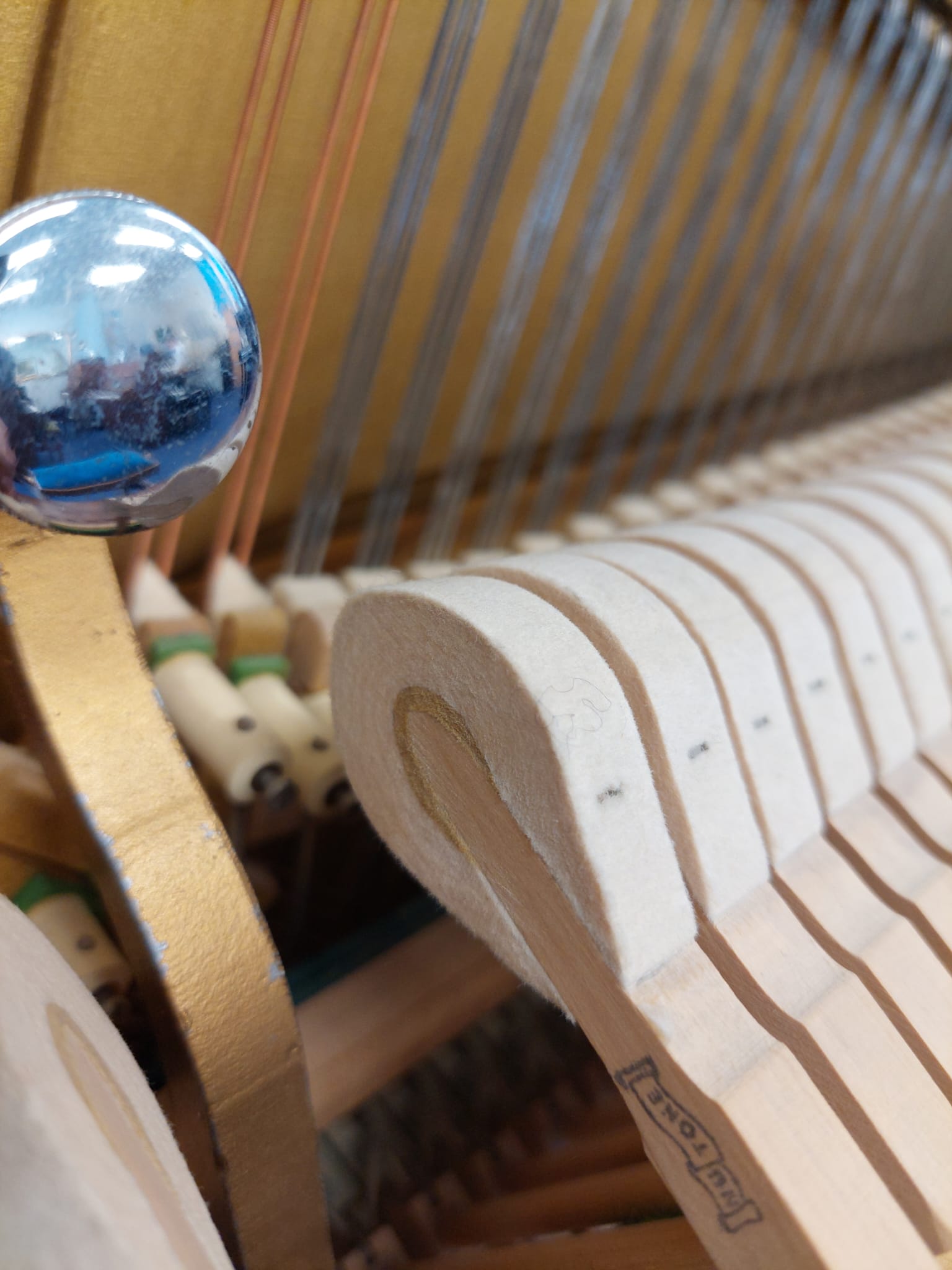 Knight K10 in Mahogany – Gallery image – Roberts Pianos Oxford
