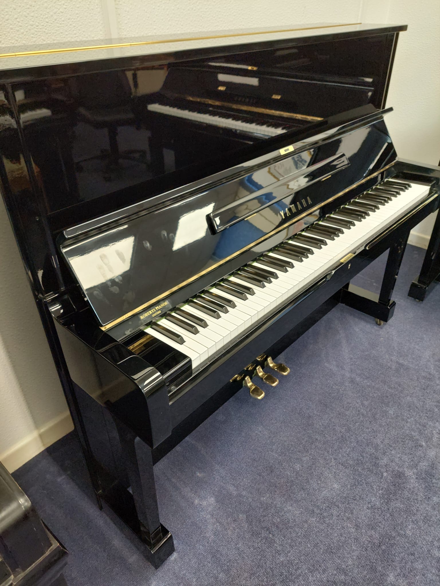 Yamaha U1H Upright Piano in Black Polyester – Gallery image – Roberts Pianos Oxford