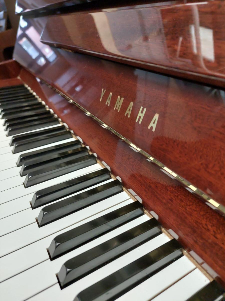 Yamaha M1S upright Piano in Bright walnut – Gallery image – Roberts Pianos Oxford