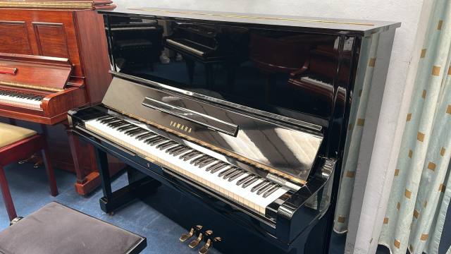 Yamaha U3G upright Piano in Black polyester – Inventory thumbnail – Roberts Pianos Oxford