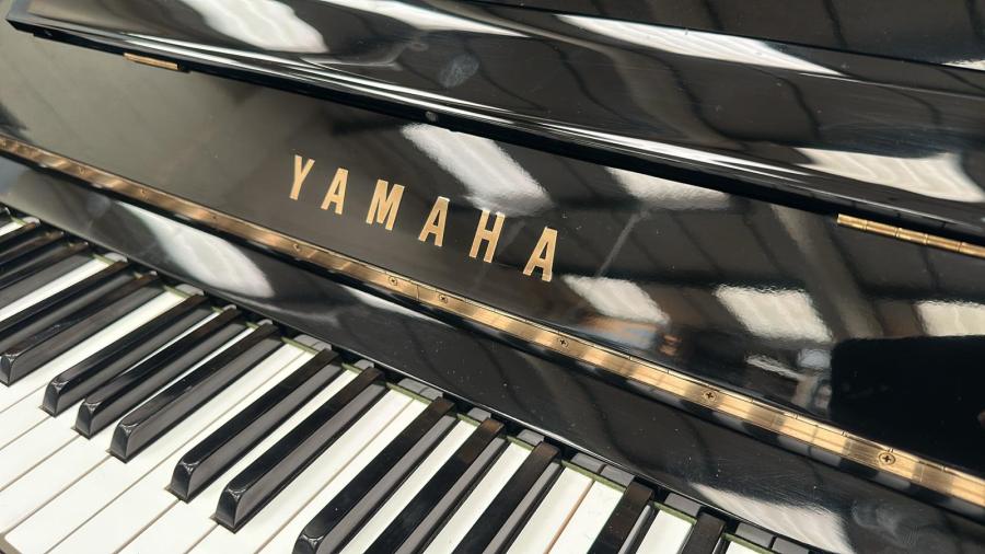 Yamaha U3G upright Piano in Black polyester – Gallery image – Roberts Pianos Oxford