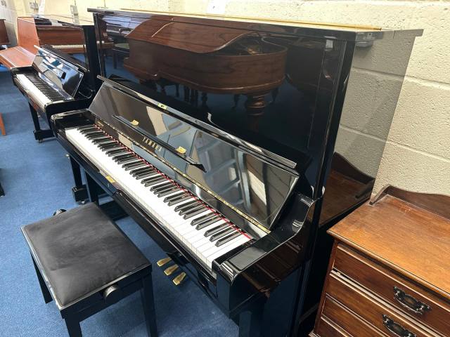 Yamaha U3M upright Piano in BLACK POLYESTER – Inventory thumbnail – Roberts Pianos Oxford