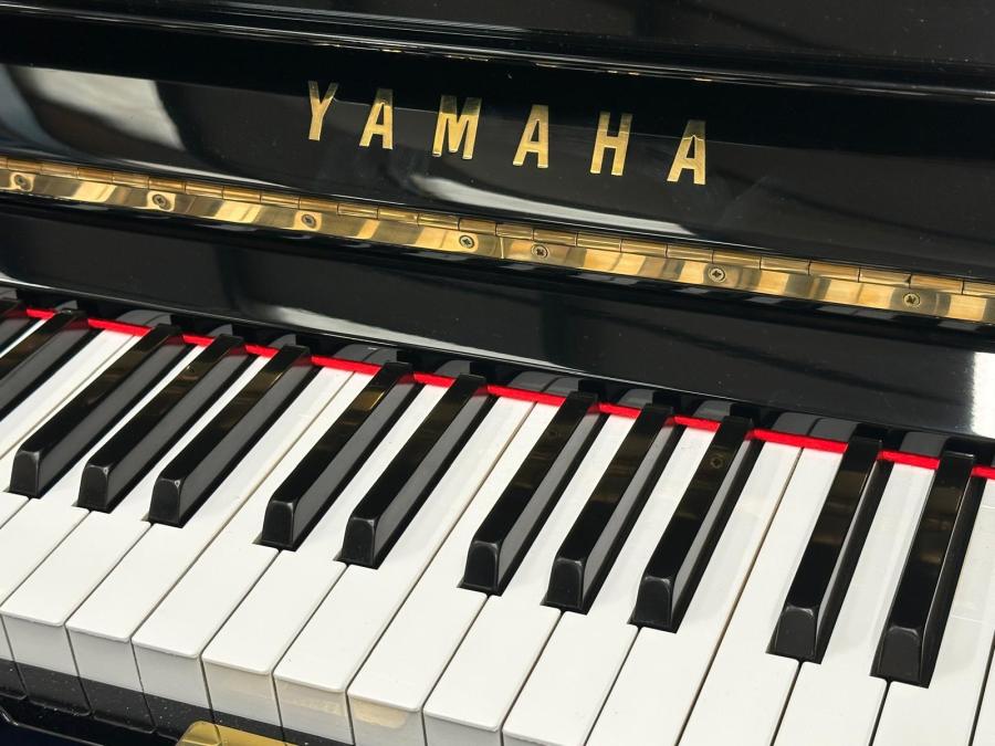 Yamaha U3M upright Piano in BLACK POLYESTER – Gallery image – Roberts Pianos Oxford
