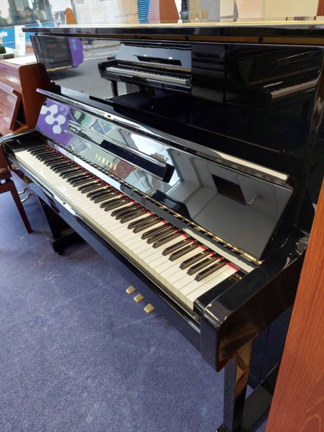 Yamaha U1G upright Piano in Black polyester – Inventory thumbnail – Roberts Pianos Oxford