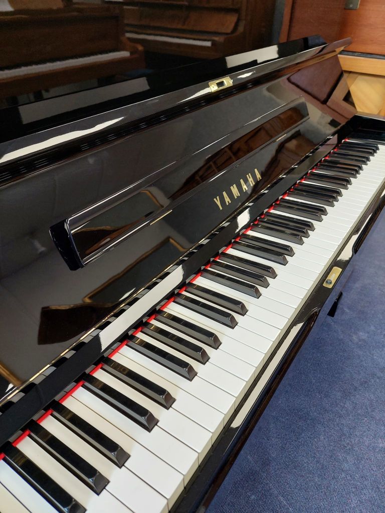 Yamaha U1G