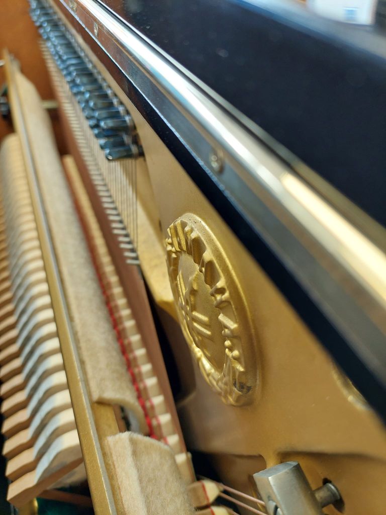 Yamaha U1G