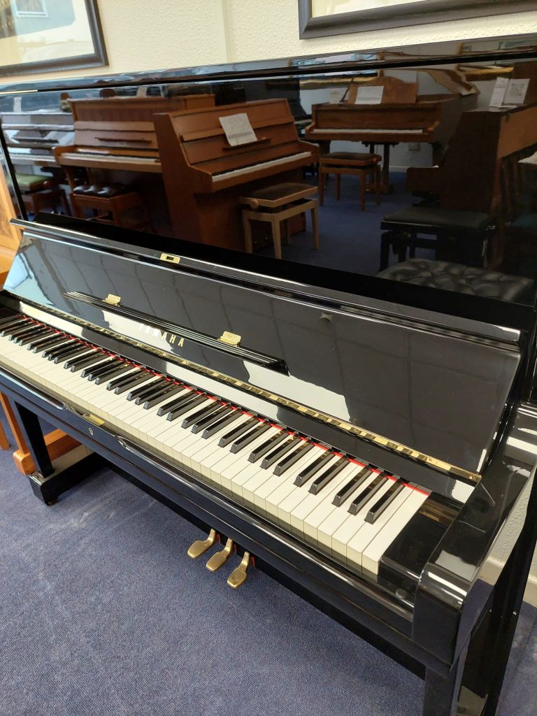 Yamaha U3G upright Piano in Black polyester – Gallery image – Roberts Pianos Oxford