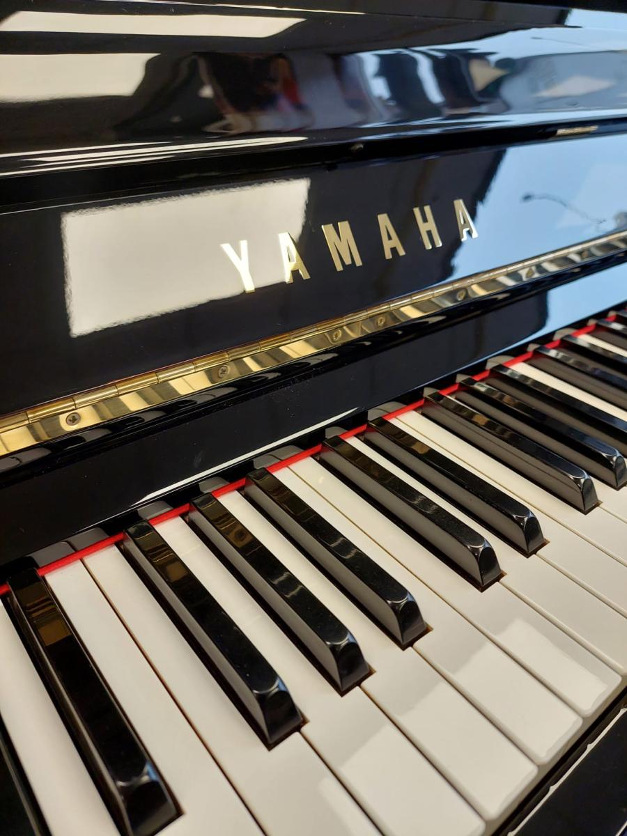 Yamaha U3G upright Piano in Black Polyester – Gallery image – Roberts Pianos Oxford