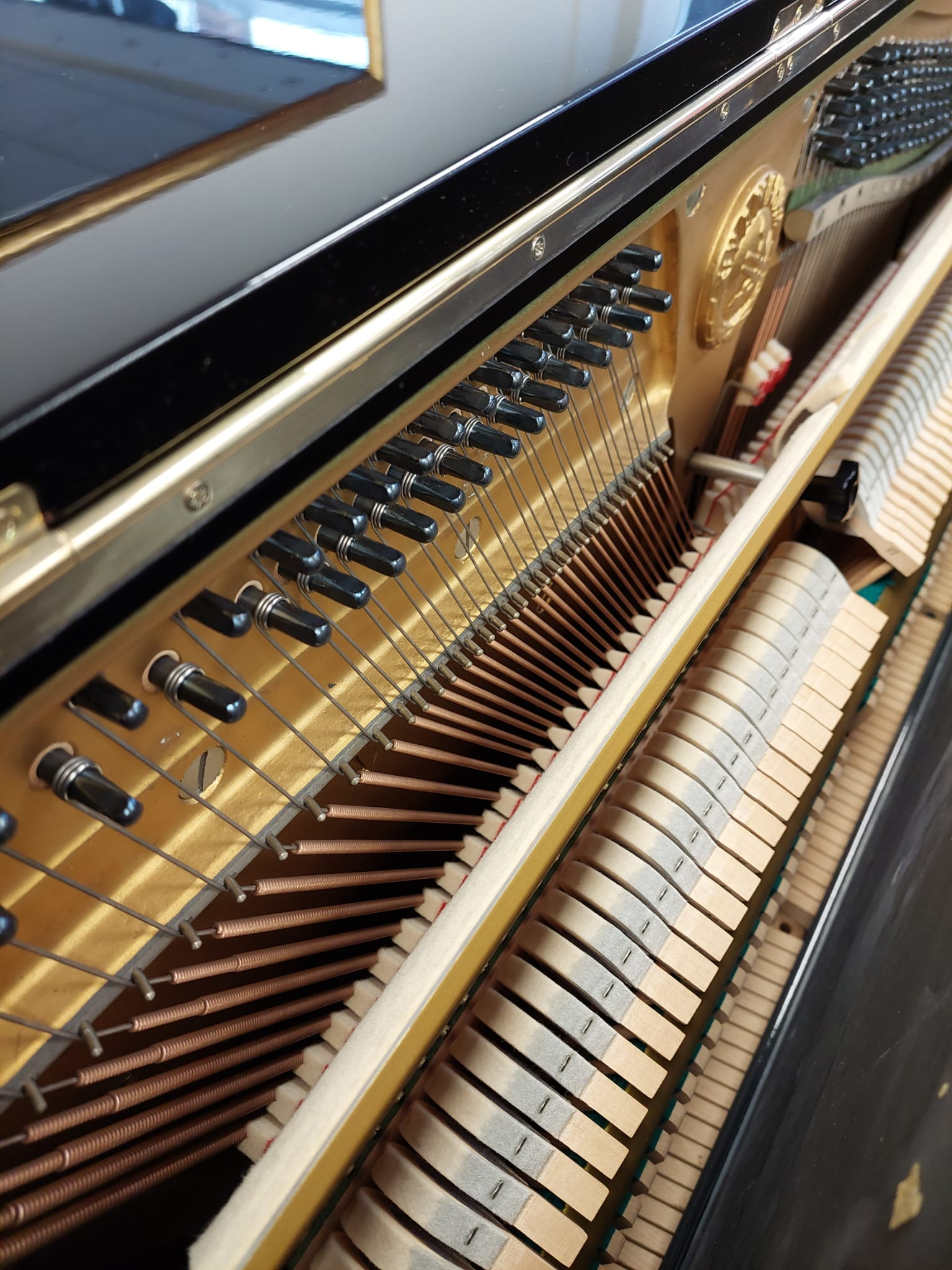 Yamaha U3G upright Piano in Black Polyester – Gallery image – Roberts Pianos Oxford