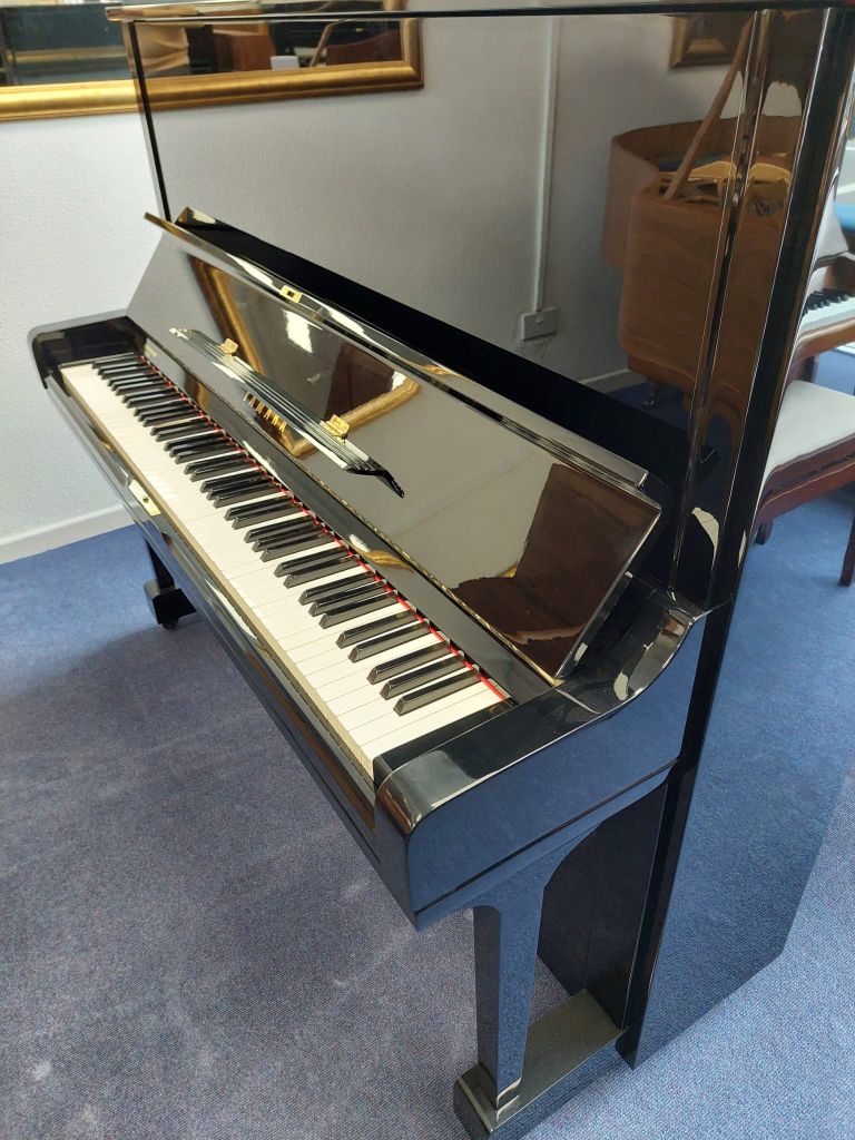 Yamaha U3H upright Piano in Black polyester – Gallery image – Roberts Pianos Oxford