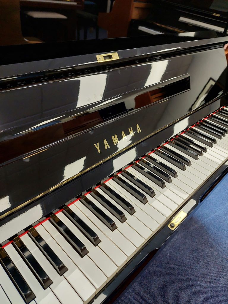 Yamaha U3H upright Piano in Black polyester – Gallery image – Roberts Pianos Oxford
