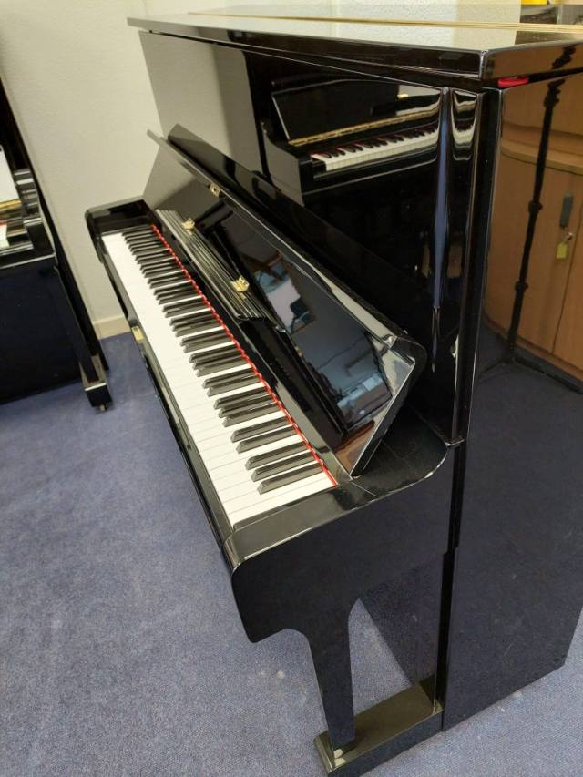 Yamaha U1H upright Piano in Black polyester – Inventory thumbnail – Roberts Pianos Oxford