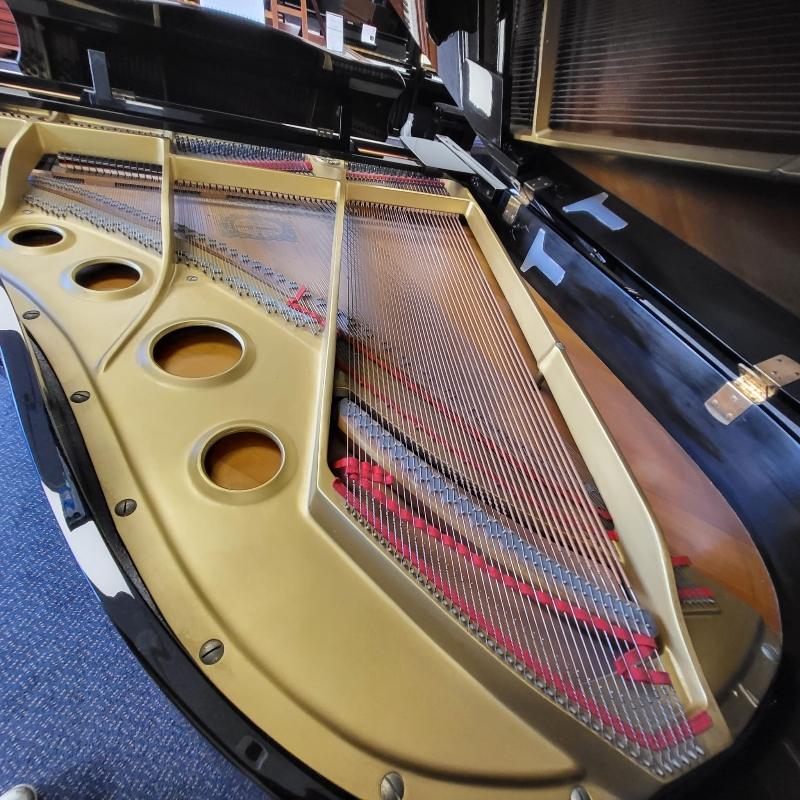 Yamaha G3E grand Piano in black – Gallery image – Roberts Pianos Oxford