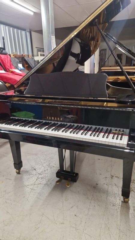 Yamaha G3E grand Piano in Bright Black – Gallery image – Roberts Pianos Oxford