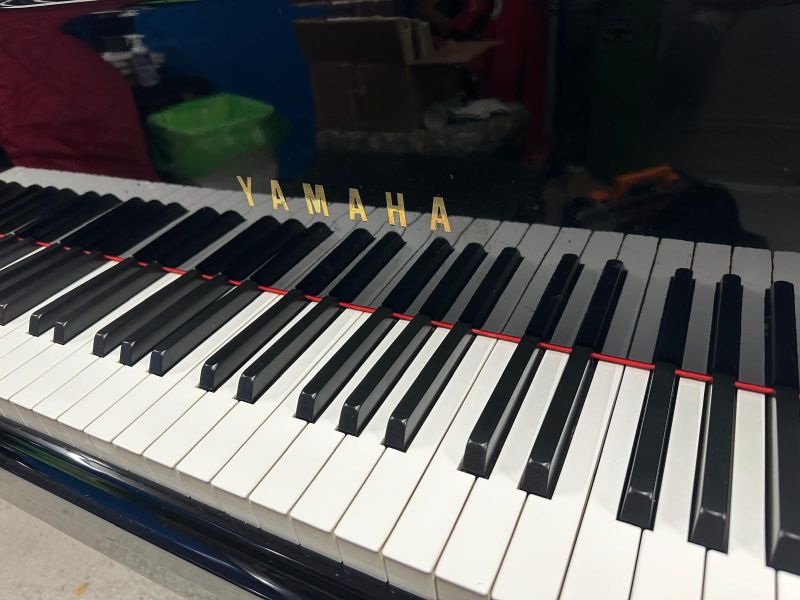 Yamaha G3E grand Piano in Bright Black – Gallery image – Roberts Pianos Oxford