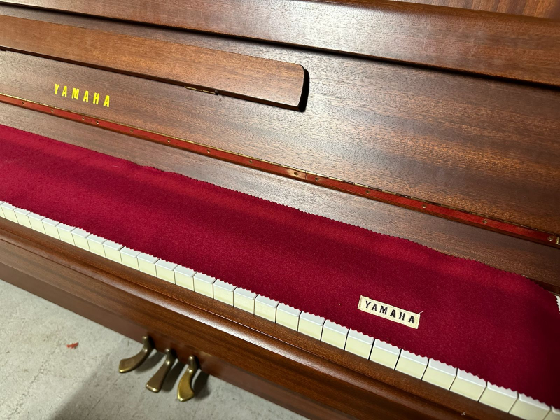 Yamaha M5J upright Piano in Mahogany – Gallery image – Roberts Pianos Oxford