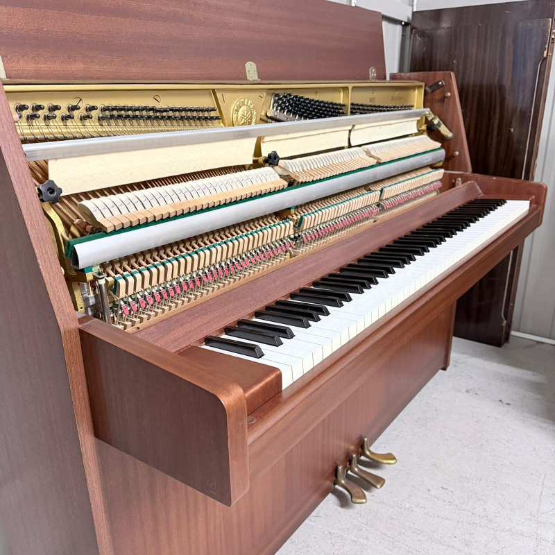 Yamaha M5J upright Piano in Mahogany – Gallery image – Roberts Pianos Oxford