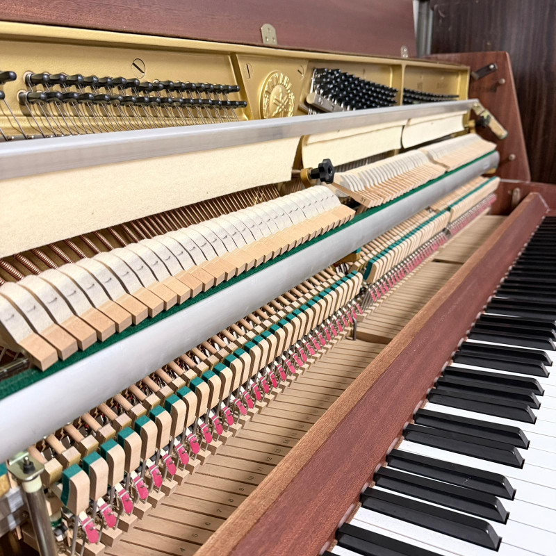 Yamaha M5J upright Piano in Mahogany – Gallery image – Roberts Pianos Oxford