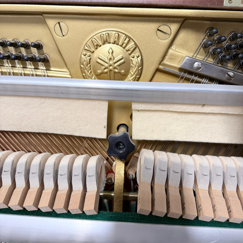 Yamaha M5J upright Piano in Mahogany – Gallery image – Roberts Pianos Oxford