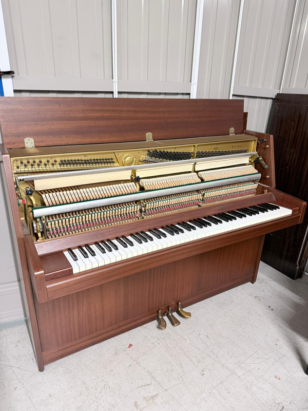 Yamaha M5J upright Piano in Mahogany – Gallery image – Roberts Pianos Oxford