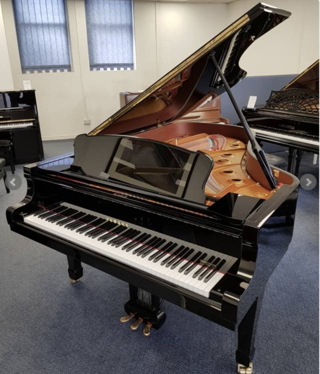 Yamaha S6 grand Piano in black polyester – Inventory thumbnail – Roberts Pianos Oxford