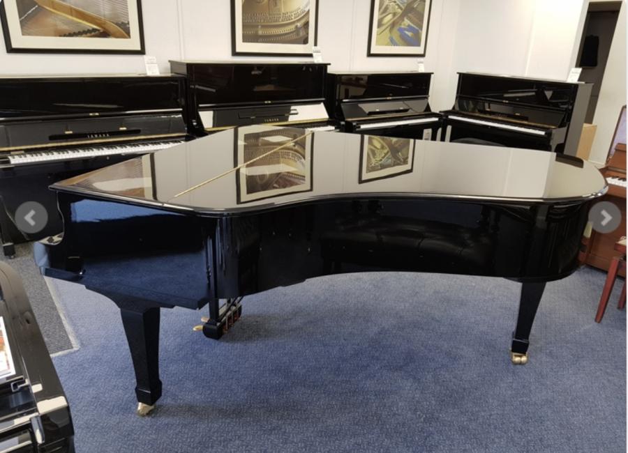 Yamaha S6 grand Piano in black polyester – Gallery image – Roberts Pianos Oxford