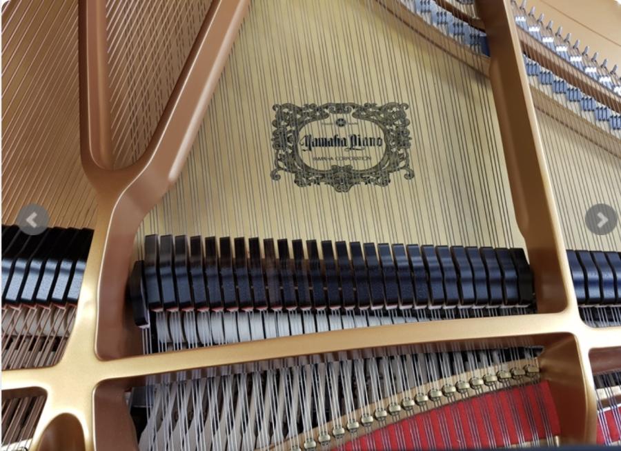 Yamaha S6 grand Piano in black polyester – Gallery image – Roberts Pianos Oxford