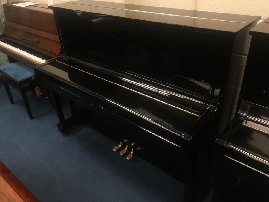 Yamaha U1G upright Piano in Black polyester – Gallery image – Roberts Pianos Oxford