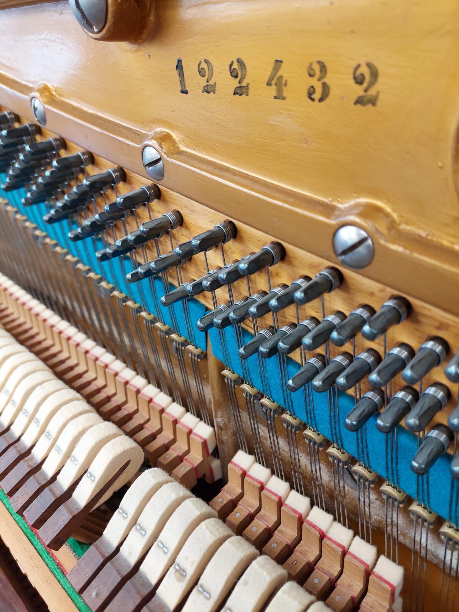 Beschtein 10 Upright Piano in Rosewood – Gallery image – Roberts Pianos Oxford