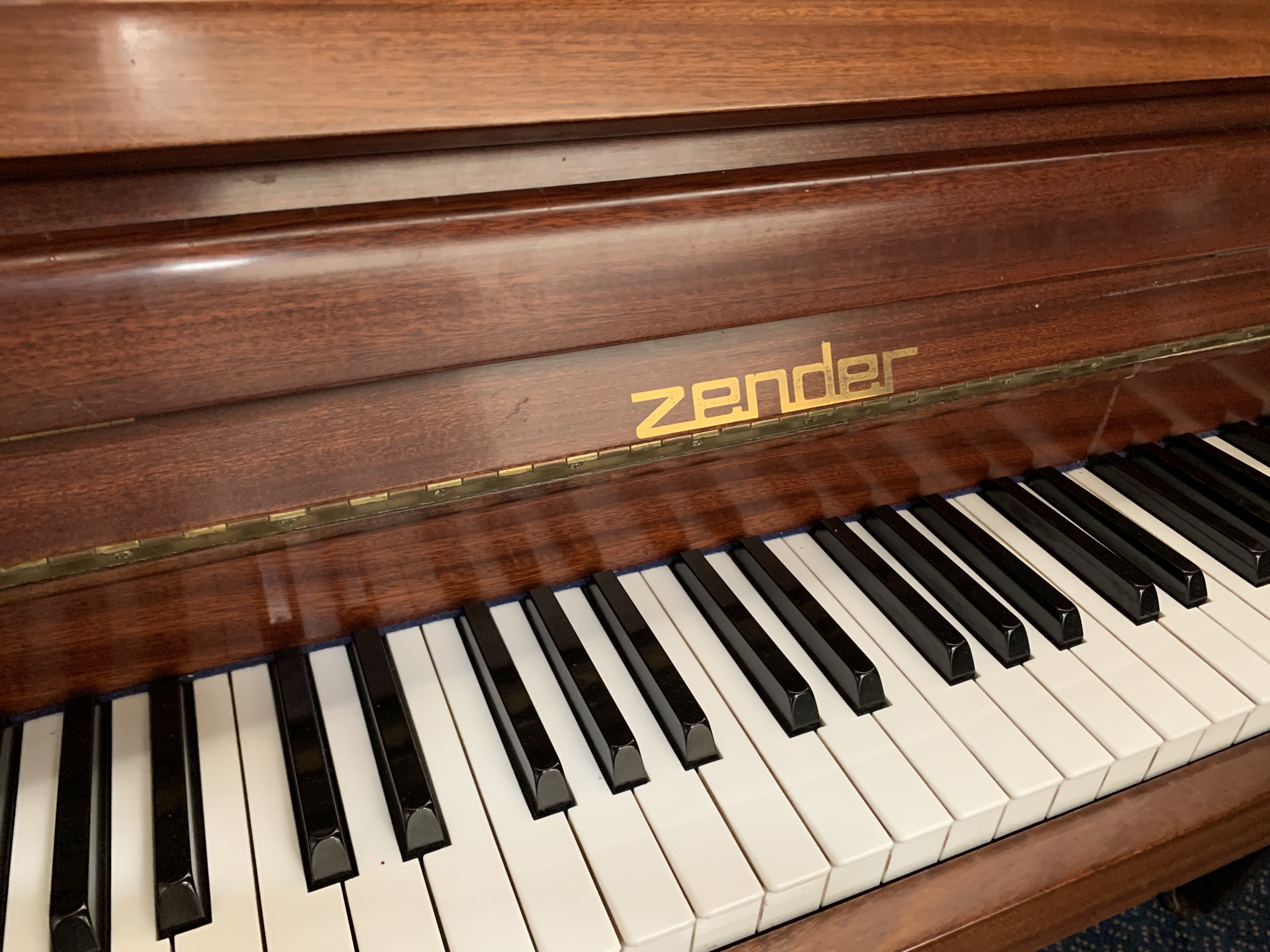 Zender upright Piano – Gallery image – Roberts Pianos Oxford