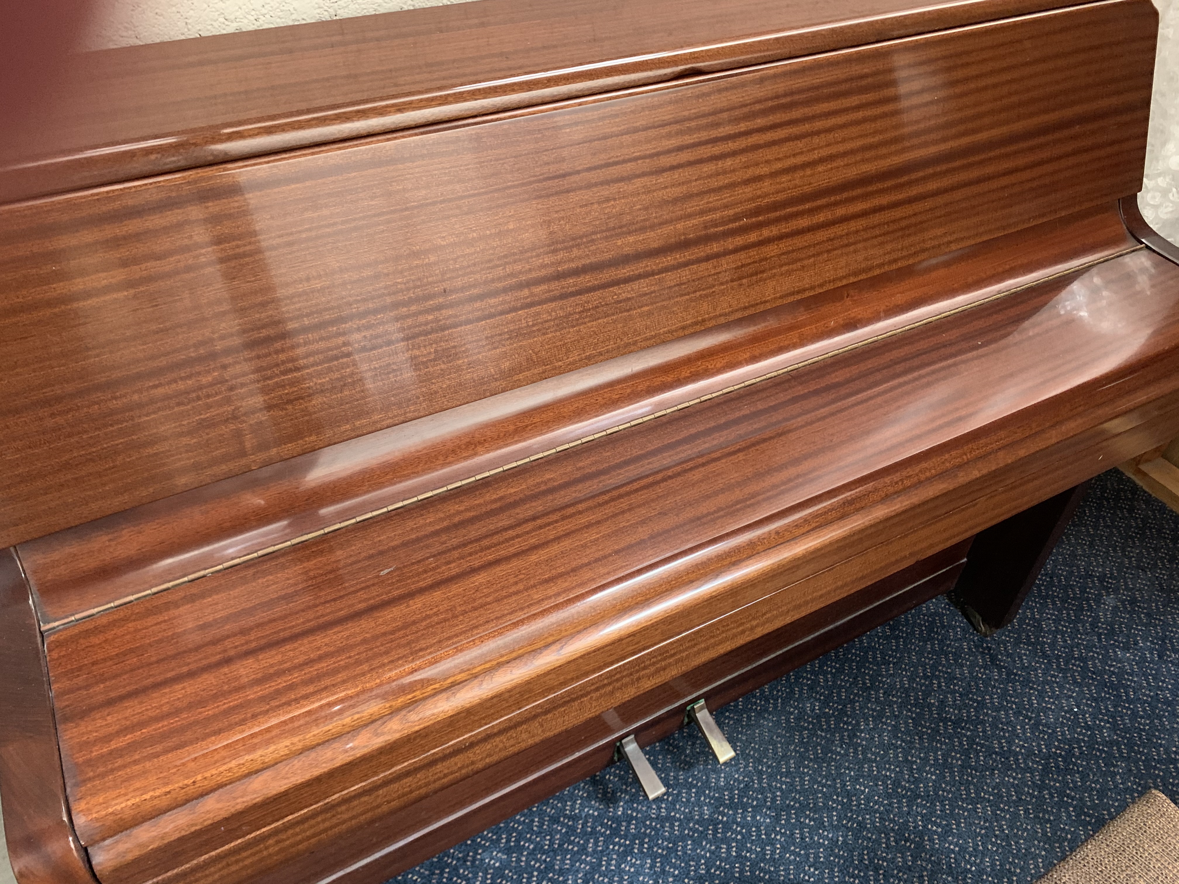 Zender upright Piano – Gallery image – Roberts Pianos Oxford