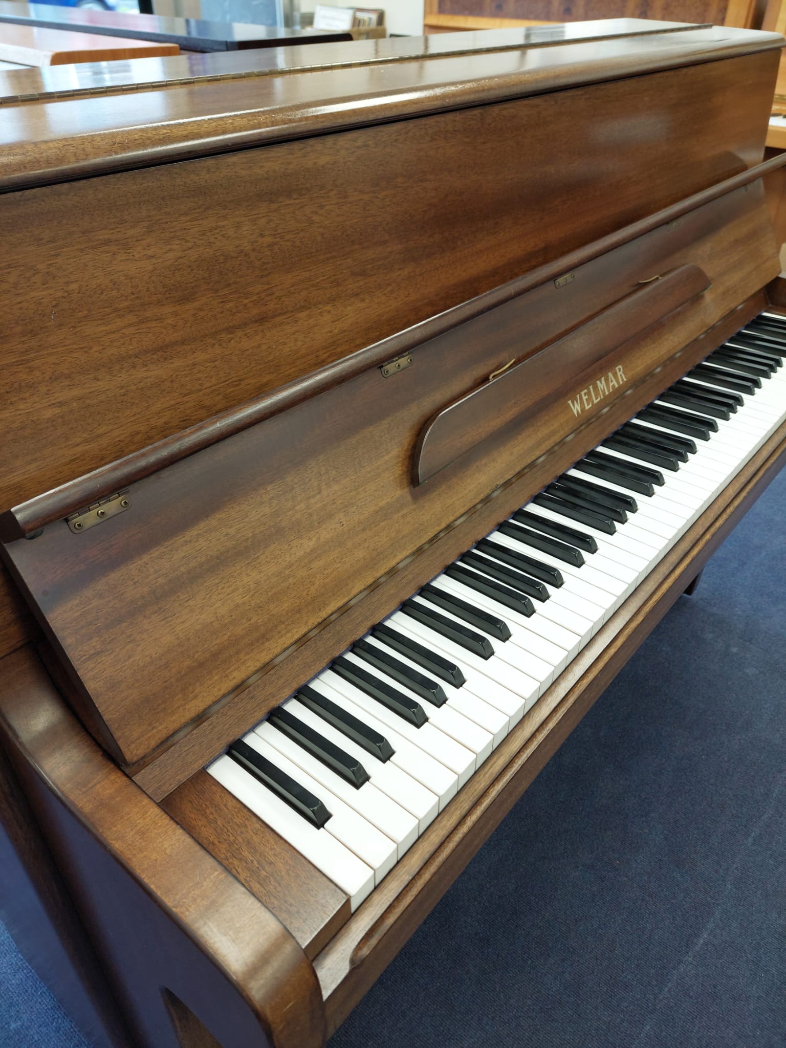 Welmar in Mahogany – Similar instrument – Roberts Pianos Oxford